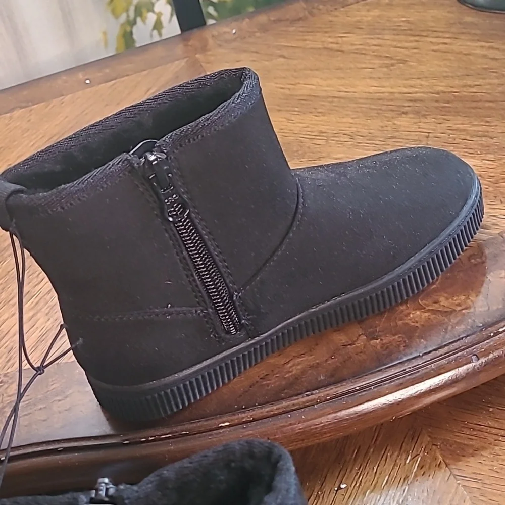NWT! Cat & Jack Girls 5 Black Suede Shearling Faux Fur Lined Boots Side Zippers